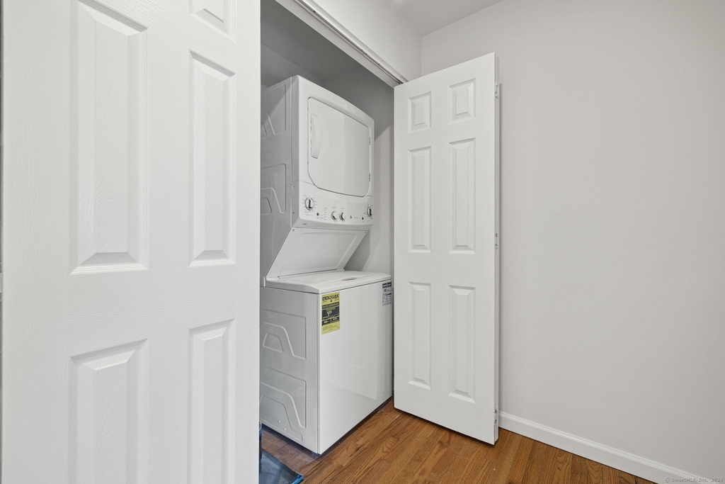 1153 Stratfield Road - Photo 10