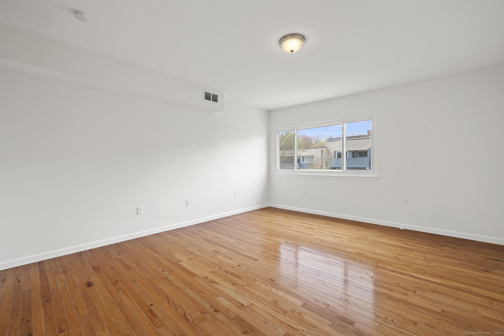 1153 Stratfield Road - Photo 7