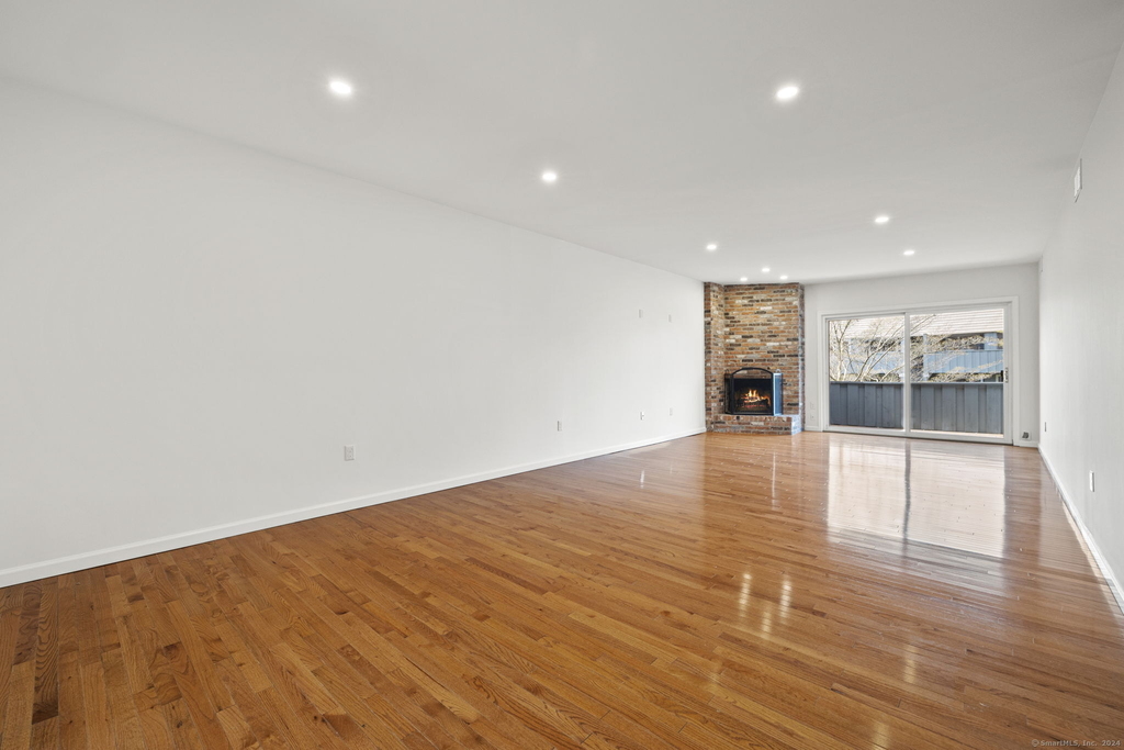 1153 Stratfield Road - Photo 3