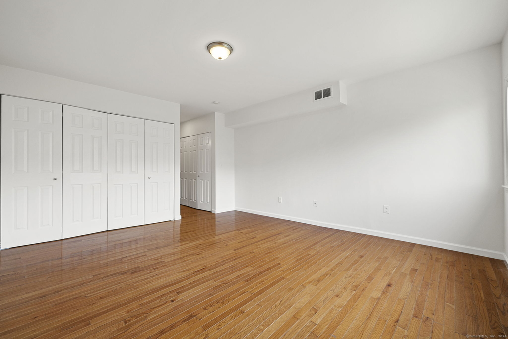 1153 Stratfield Road - Photo 4