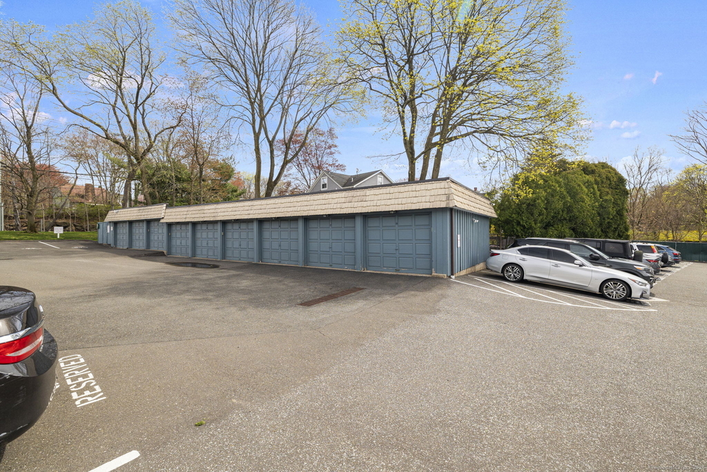 1153 Stratfield Road - Photo 15