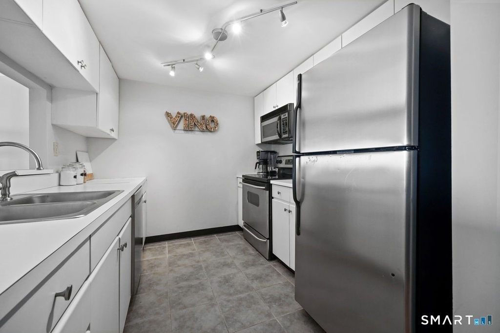 127 Greyrock Place - Photo 5