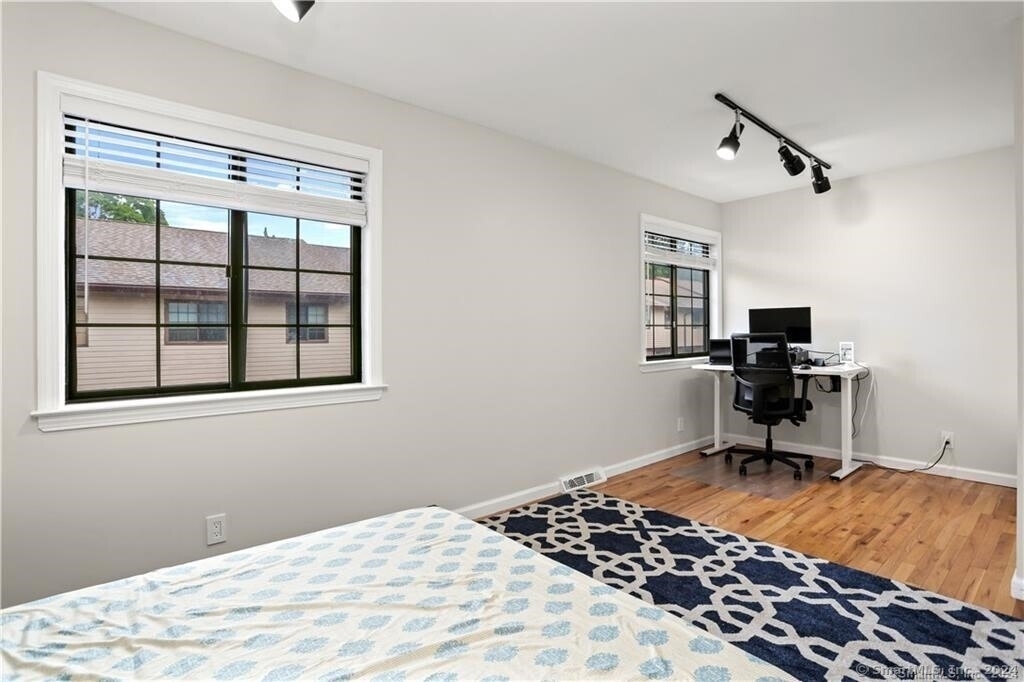 237 Strawberry Hill Avenue - Photo 14
