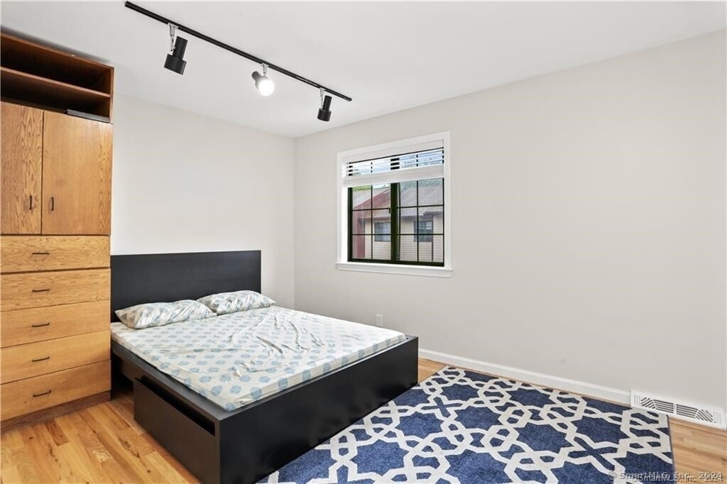 237 Strawberry Hill Avenue - Photo 13