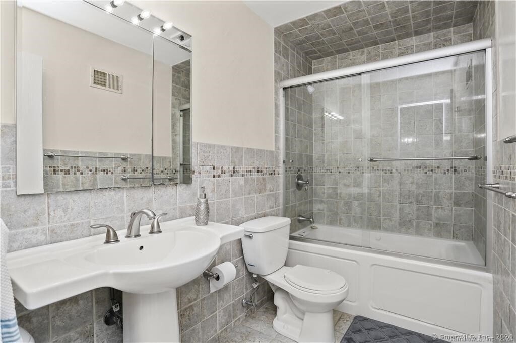 237 Strawberry Hill Avenue - Photo 15