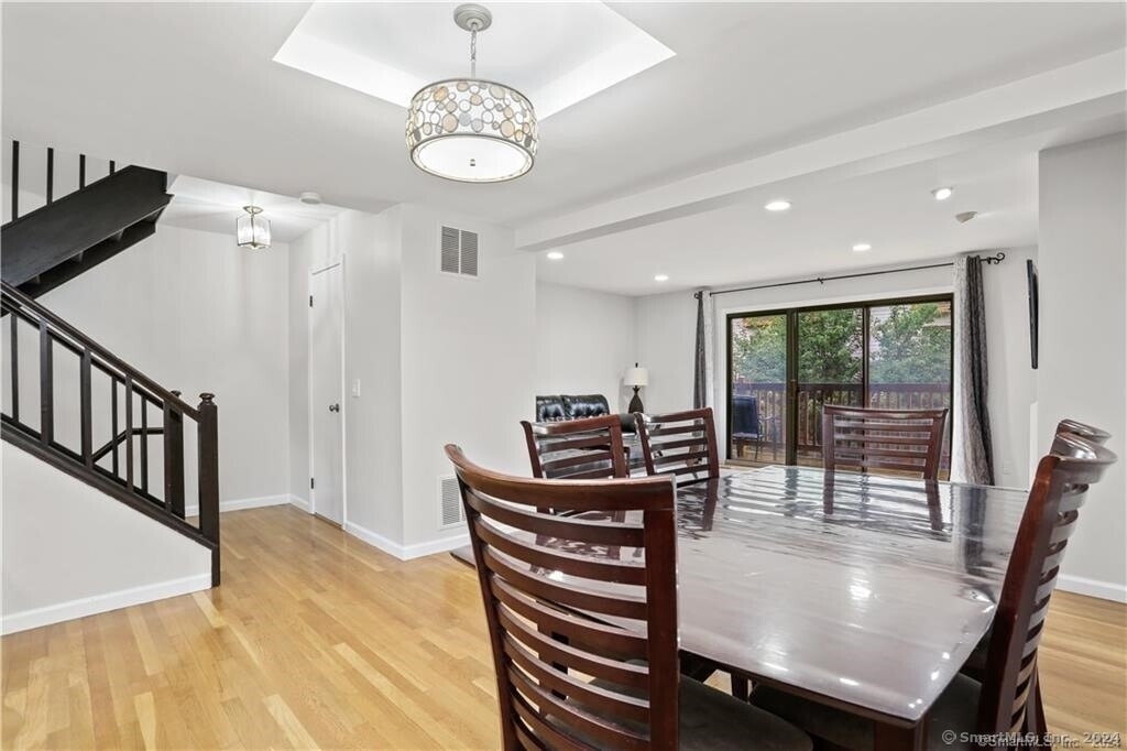 237 Strawberry Hill Avenue - Photo 7