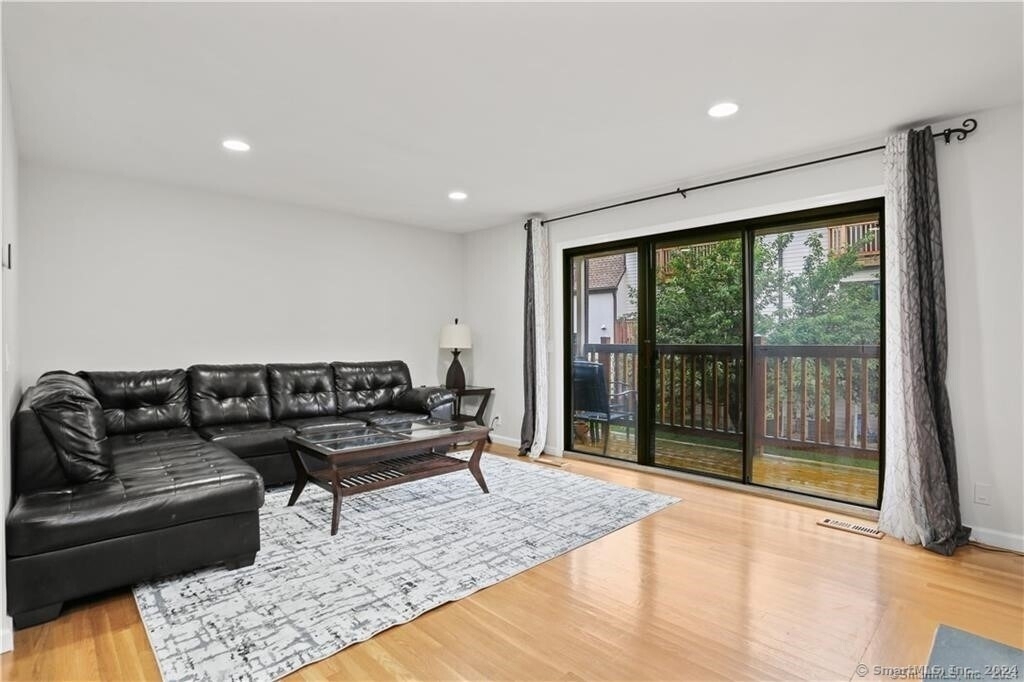 237 Strawberry Hill Avenue - Photo 5