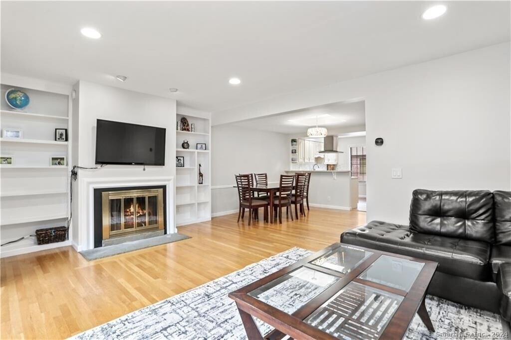 237 Strawberry Hill Avenue - Photo 3