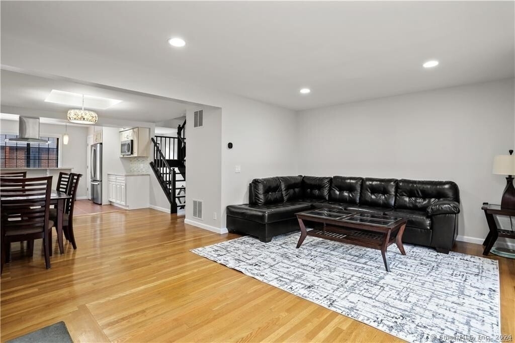 237 Strawberry Hill Avenue - Photo 4