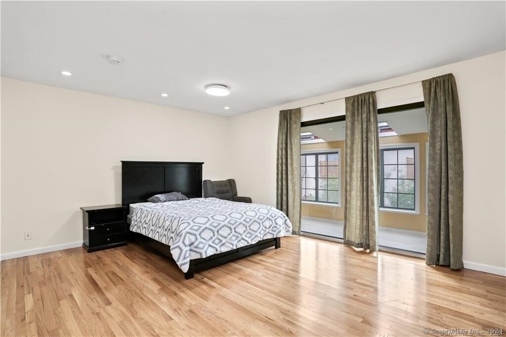 237 Strawberry Hill Avenue - Photo 16
