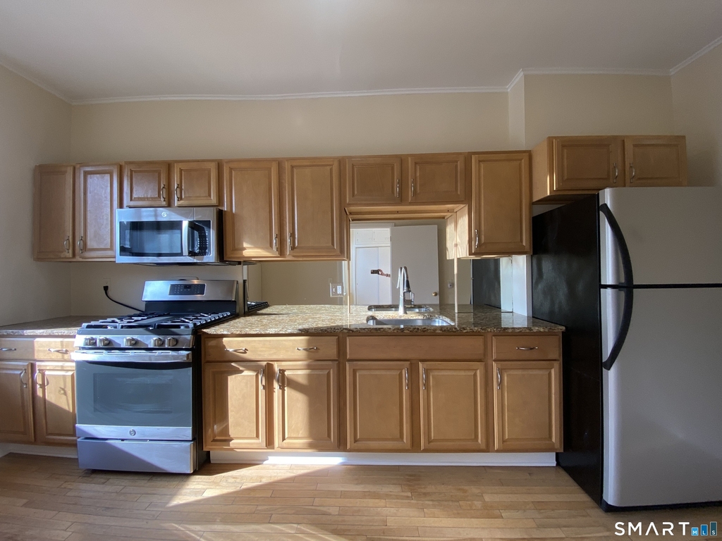 268 College Street - Photo 4