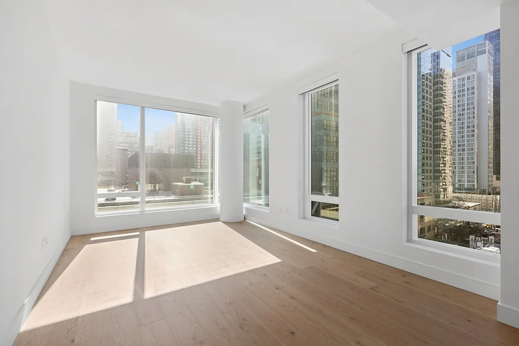 Hell’s Kitchen 43rd Street - Photo 2