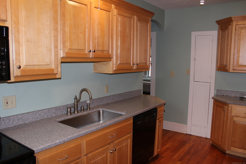 888 Farmington Avenue - Photo 14