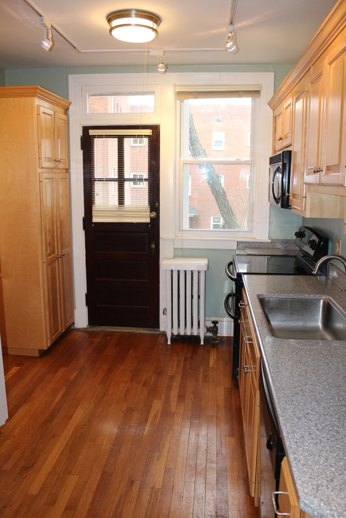 888 Farmington Avenue - Photo 13