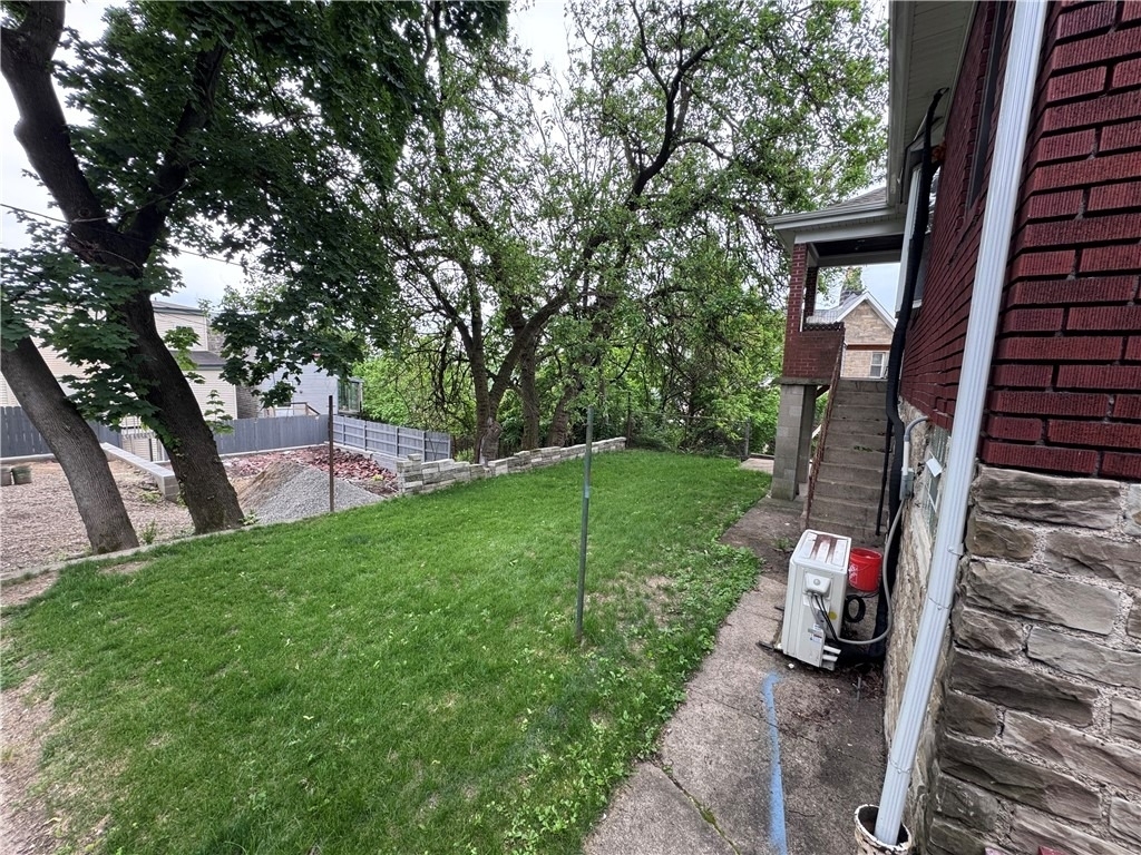 1524 Warren St - Photo 3