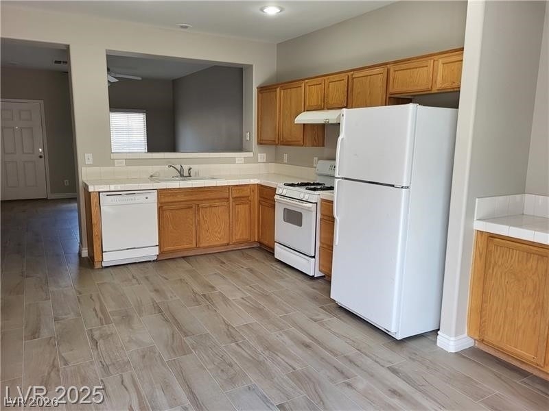 7531 Redwood Point Street - Photo 2