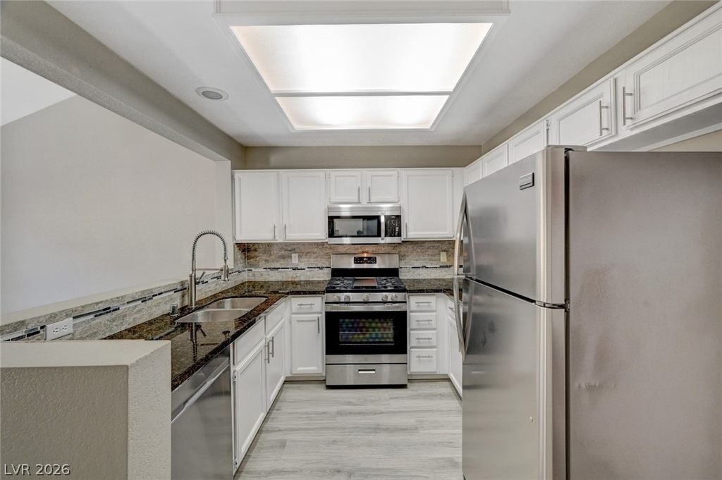 9421 Valley Hills Avenue - Photo 13