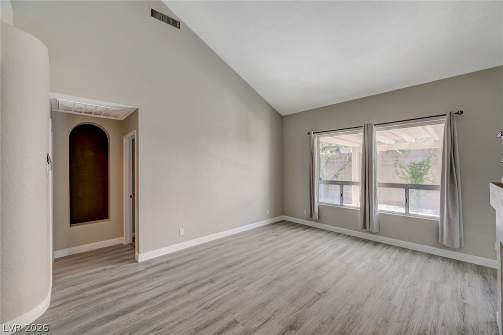 9421 Valley Hills Avenue - Photo 6