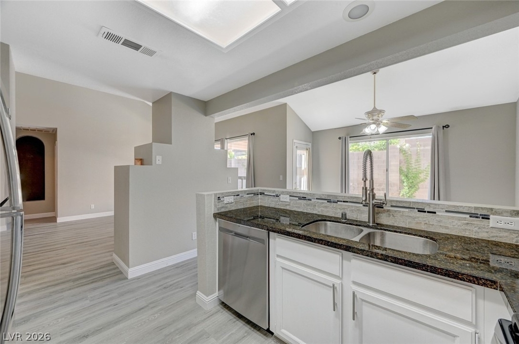 9421 Valley Hills Avenue - Photo 16