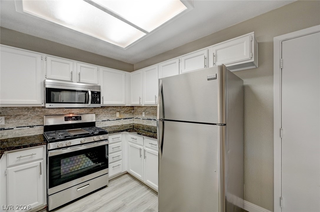 9421 Valley Hills Avenue - Photo 15
