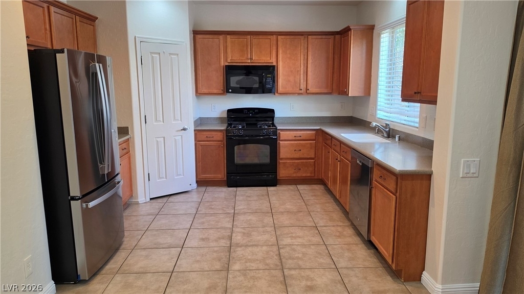 2633 Le Pontet Terrace - Photo 2