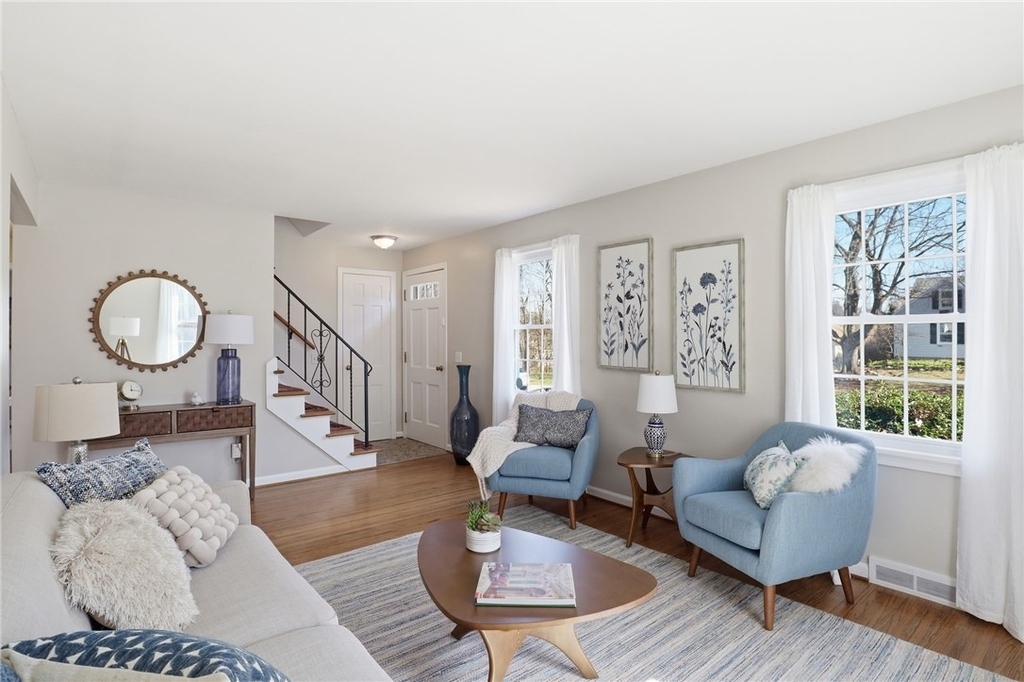 37 Oakmount Drive - Photo 2