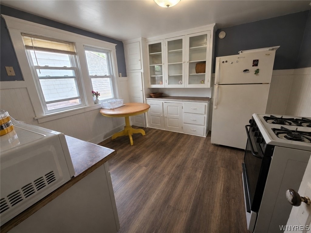 147 W Winspear Avenue - Photo 1