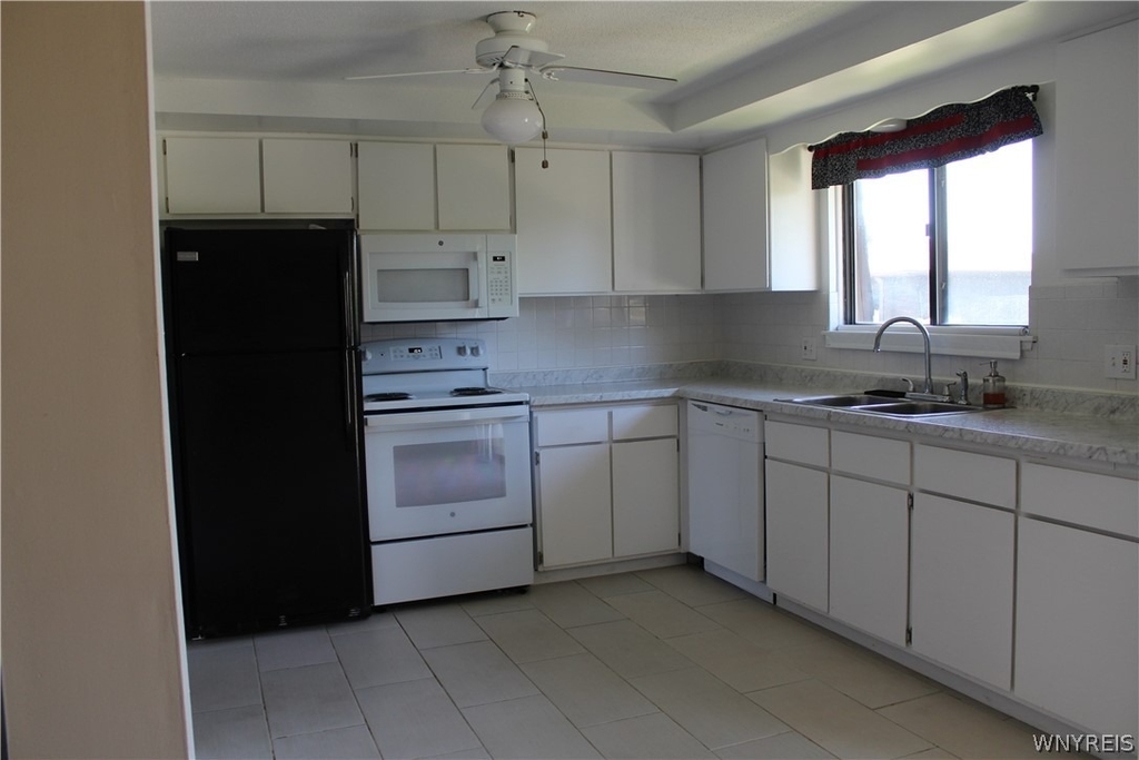3948 Ridge Lea Road - Photo 8