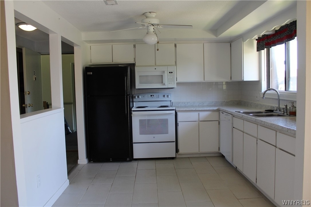 3948 Ridge Lea Road - Photo 6