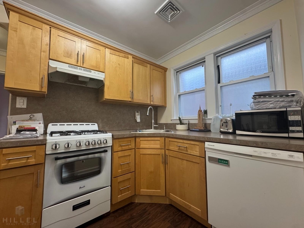 166th Street - Photo 2