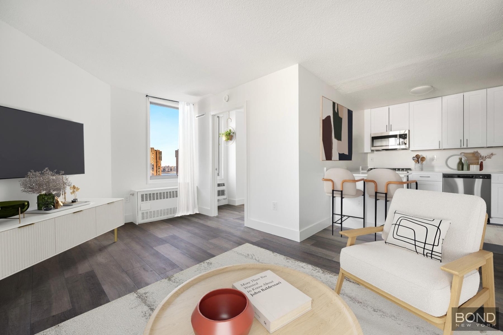Second Avenue - Photo 2