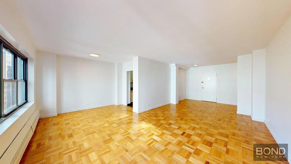 East 55th Street - Photo 2