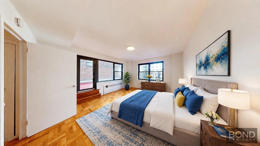 East 55th Street - Photo 5