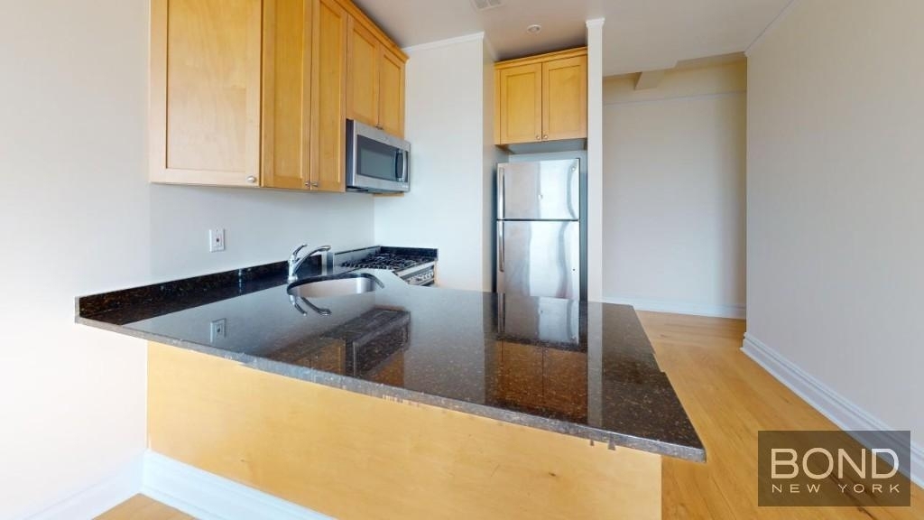 Second Avenue - Photo 11
