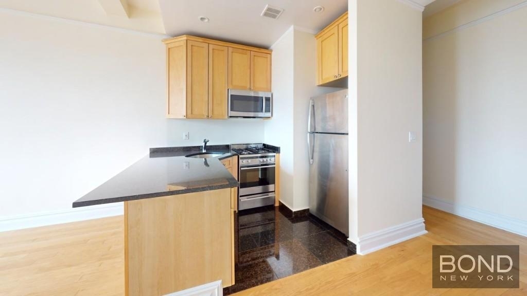 Second Avenue - Photo 12