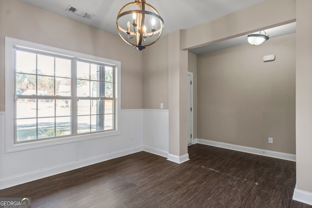 475 Louise Way - Photo 4