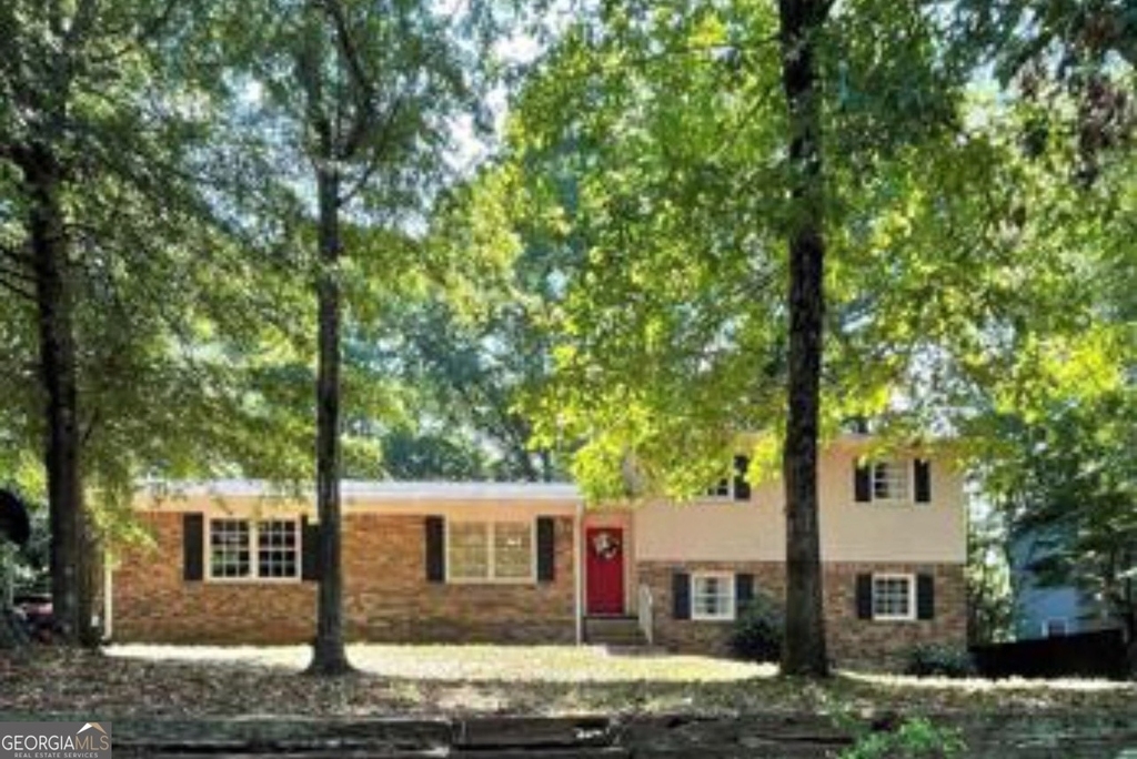 527 University Circle - Photo 0