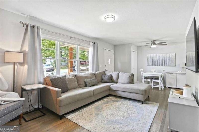 2363 Beverly Lane - Photo 2