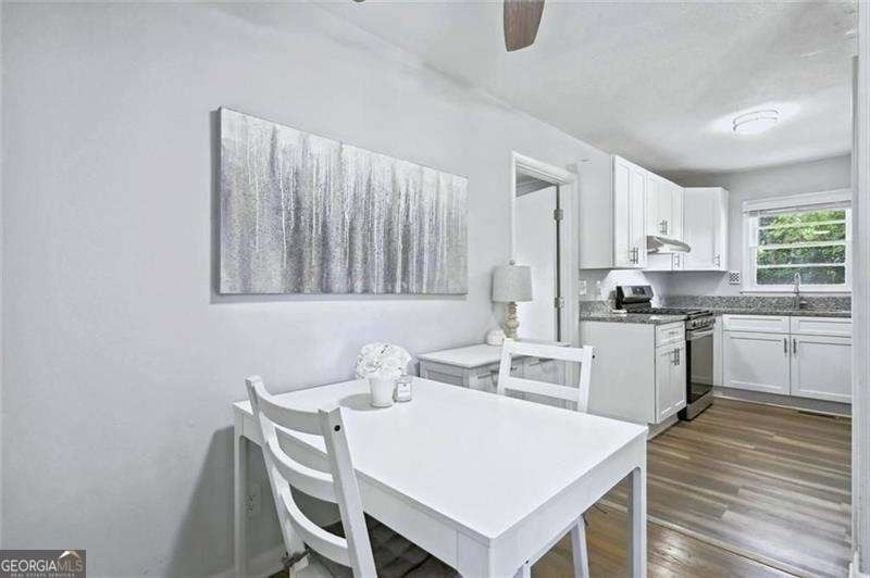 2363 Beverly Lane - Photo 3