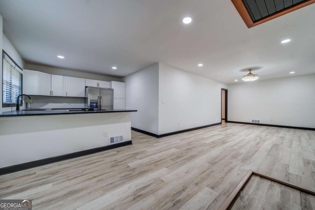2020 Marvin Lane Sw - Photo 2