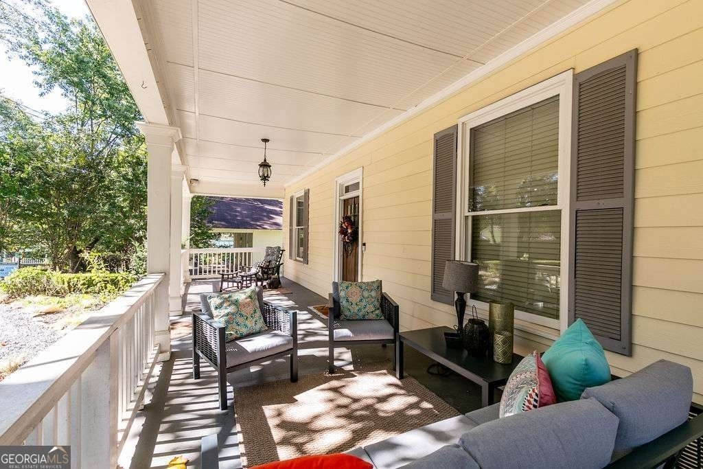 1084 Sanders Avenue Se - Photo 2