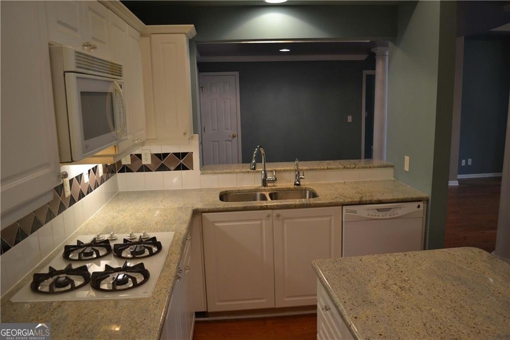3047 Lenox Road - Photo 2