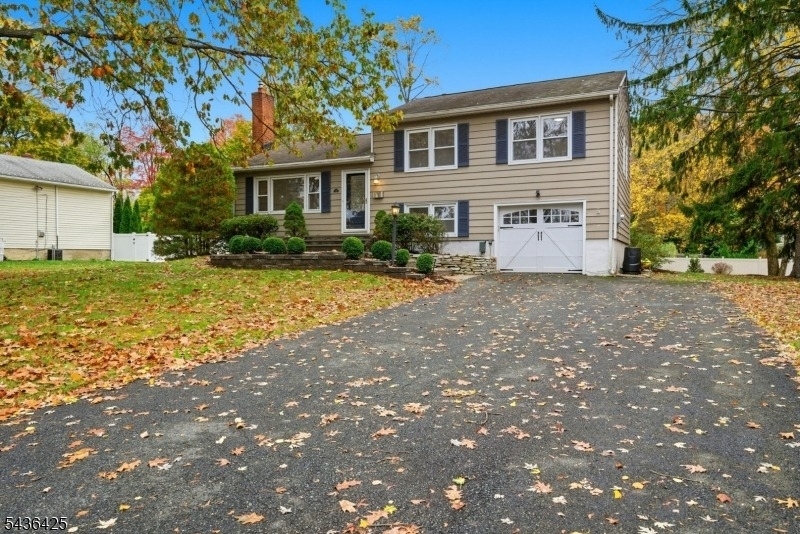 10 Lloyd Ave - Photo 1