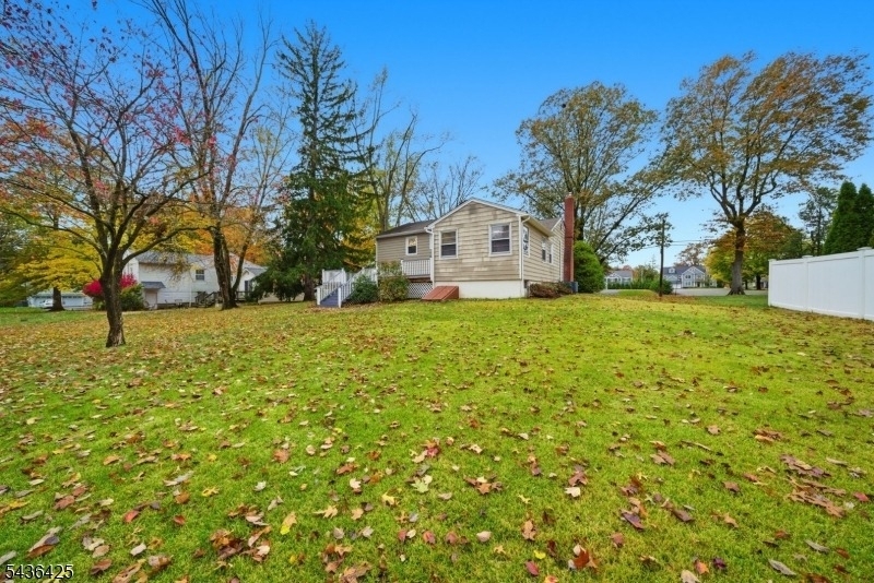 10 Lloyd Ave - Photo 45