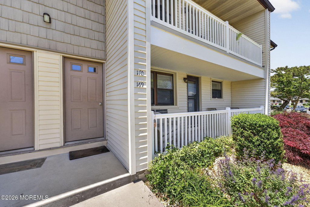 169 Wharfside Drive - Photo 0