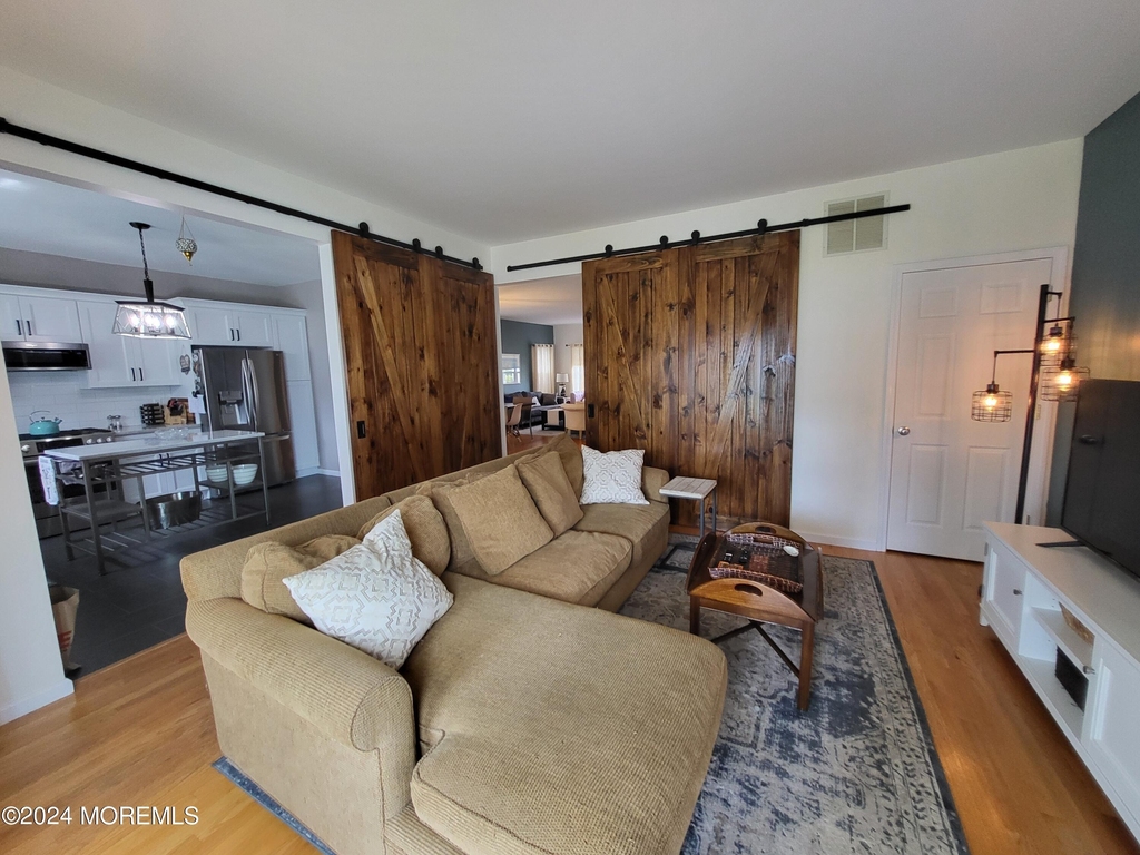 126 Elmwood Avenue - Photo 9