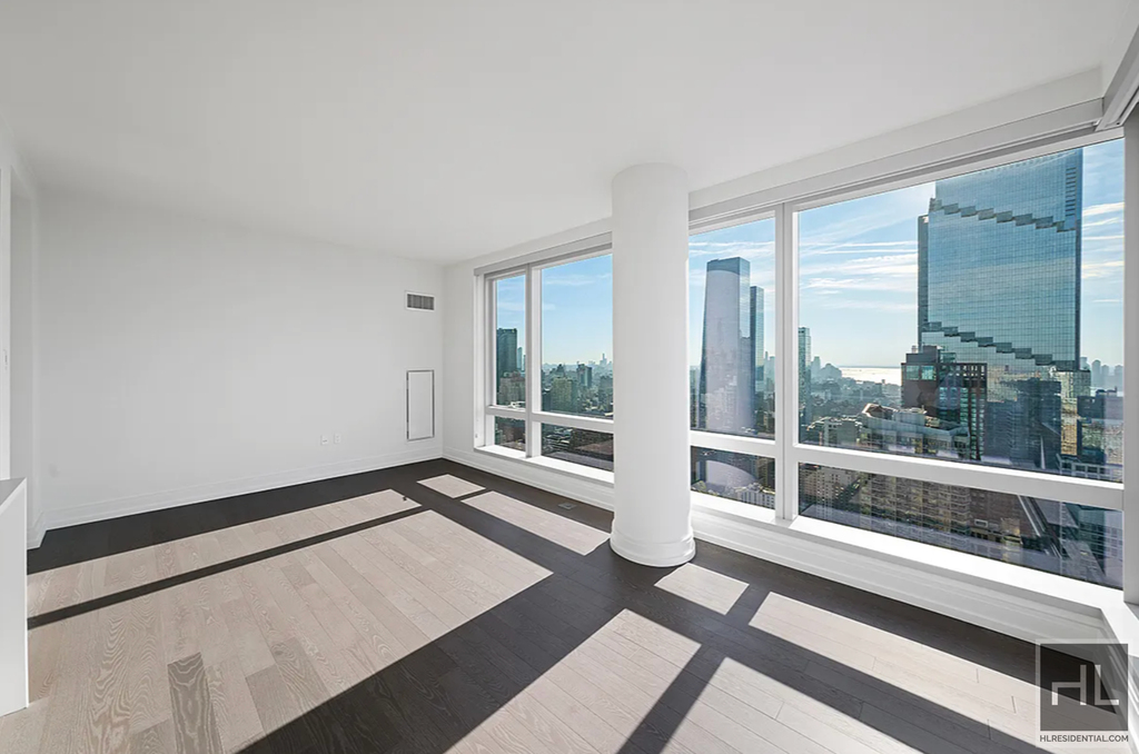 10th Avenue - Photo 1