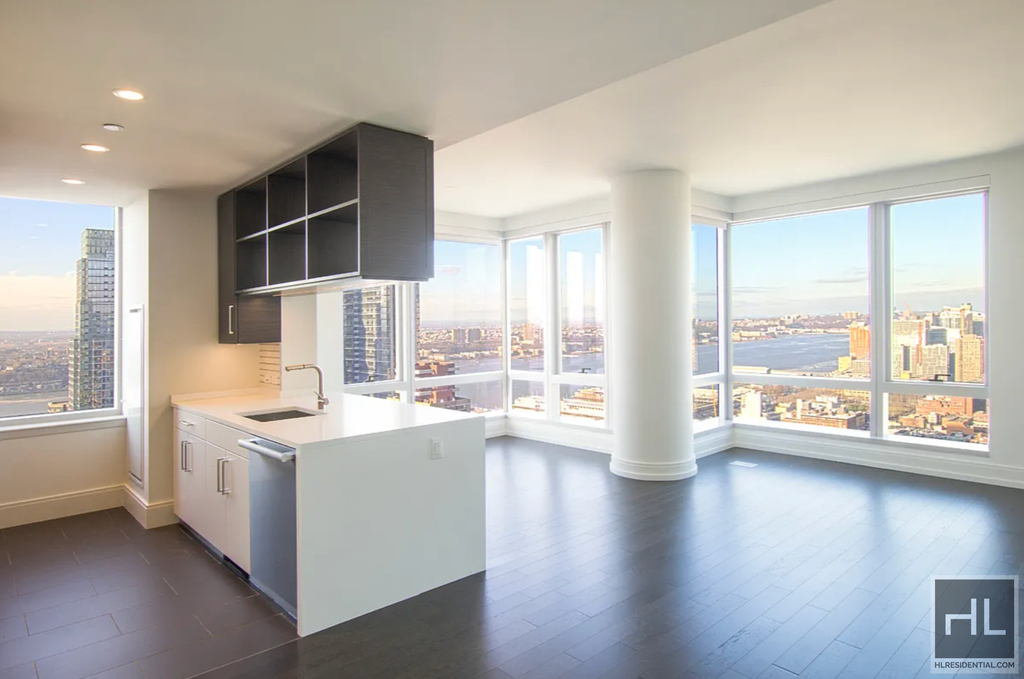 10th Avenue - Photo 0