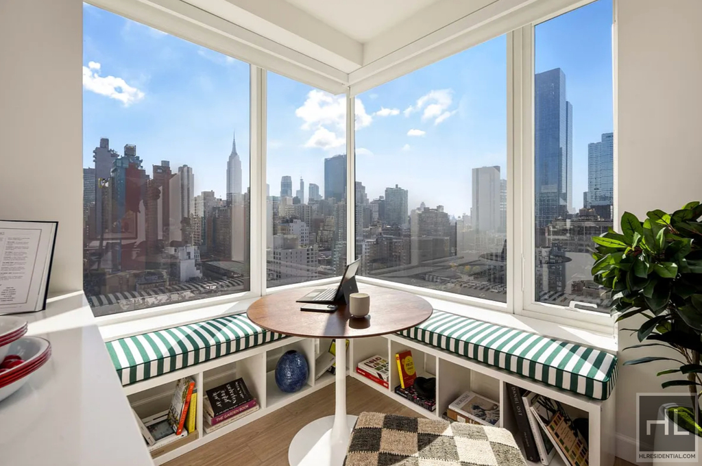 10th Avenue - Photo 1