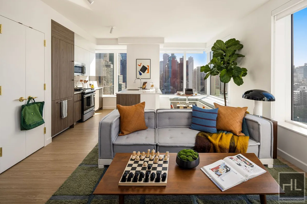 10th Avenue - Photo 0